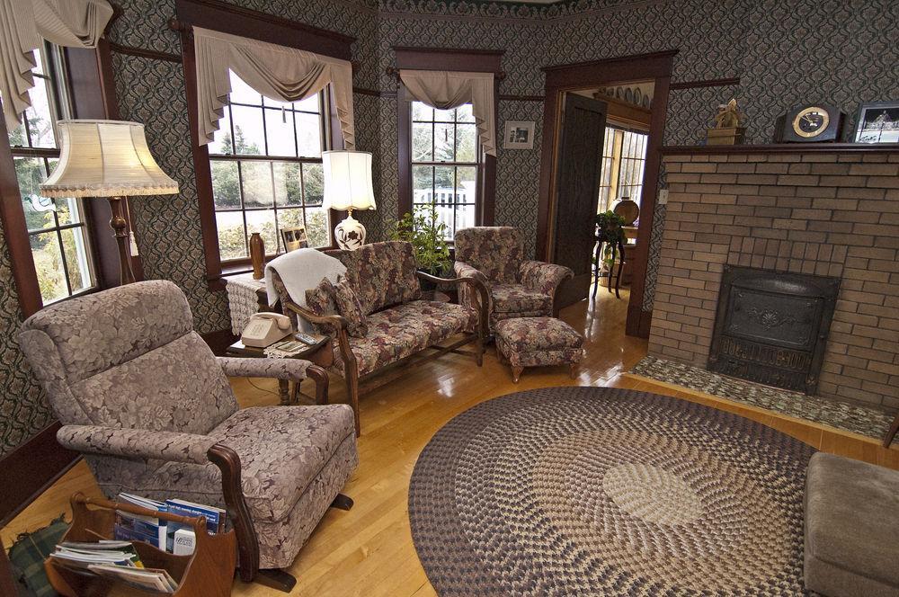 Sproule Heritage Bed & Breakfast Стратмор Екстериор снимка