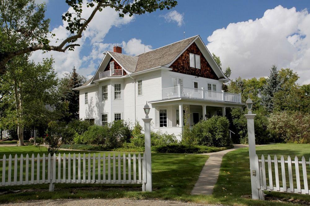 Sproule Heritage Bed & Breakfast Стратмор Екстериор снимка