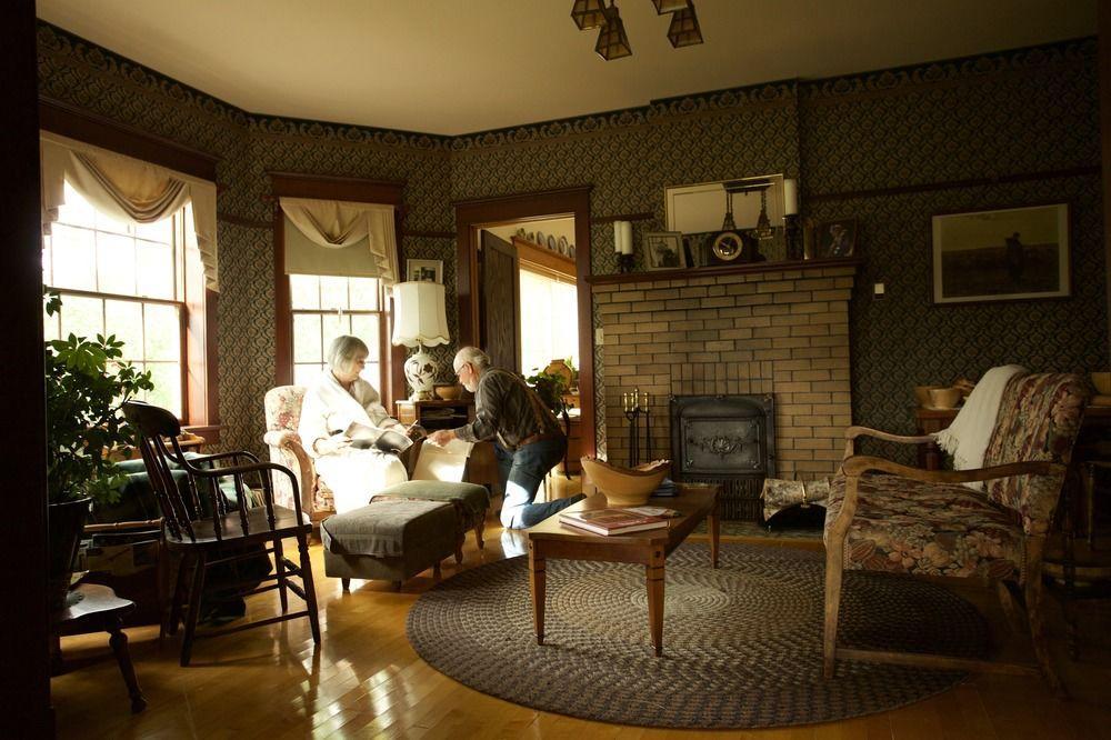 Sproule Heritage Bed & Breakfast Стратмор Екстериор снимка