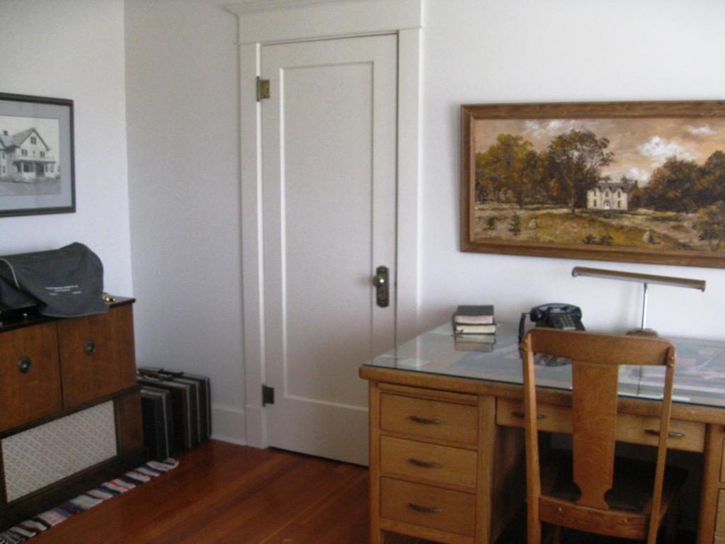 Sproule Heritage Bed & Breakfast Стратмор Екстериор снимка