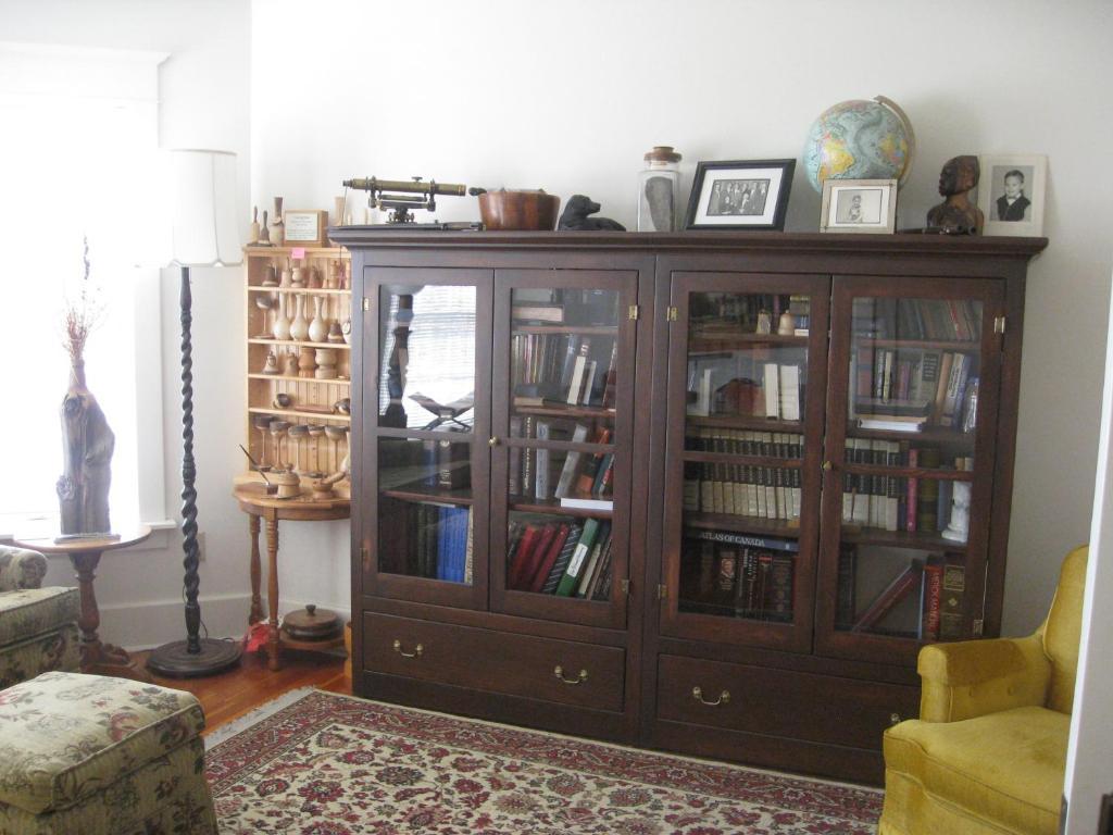 Sproule Heritage Bed & Breakfast Стратмор Екстериор снимка