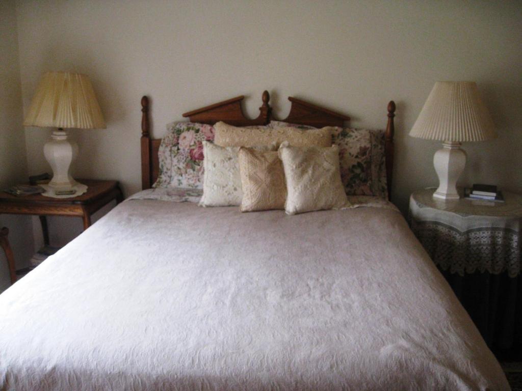 Sproule Heritage Bed & Breakfast Стратмор Екстериор снимка