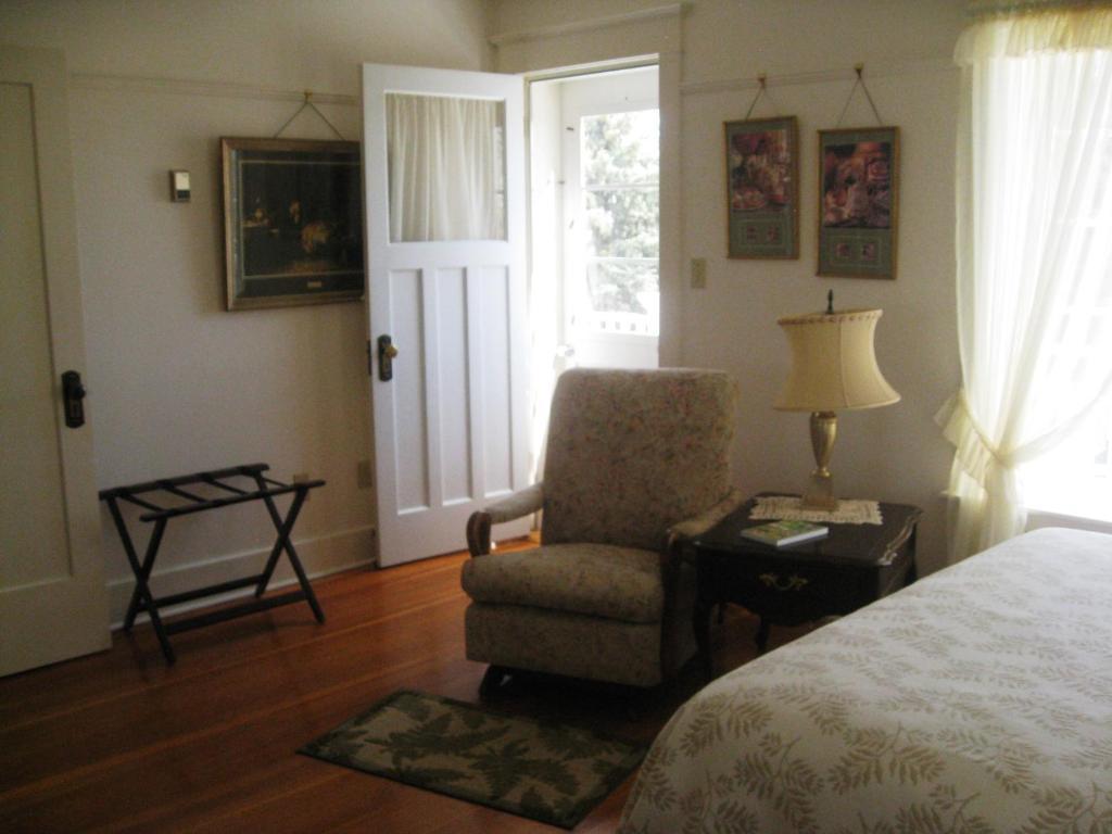 Sproule Heritage Bed & Breakfast Стратмор Екстериор снимка