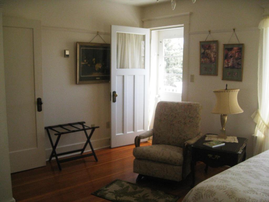 Sproule Heritage Bed & Breakfast Стратмор Екстериор снимка