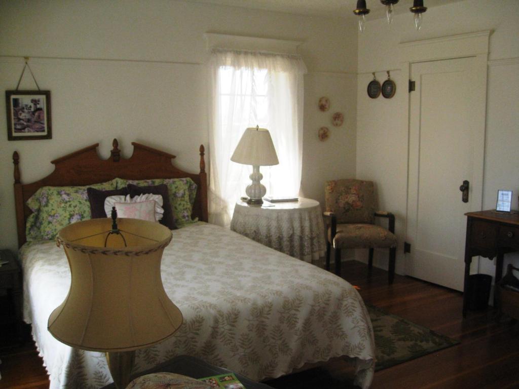 Sproule Heritage Bed & Breakfast Стратмор Екстериор снимка