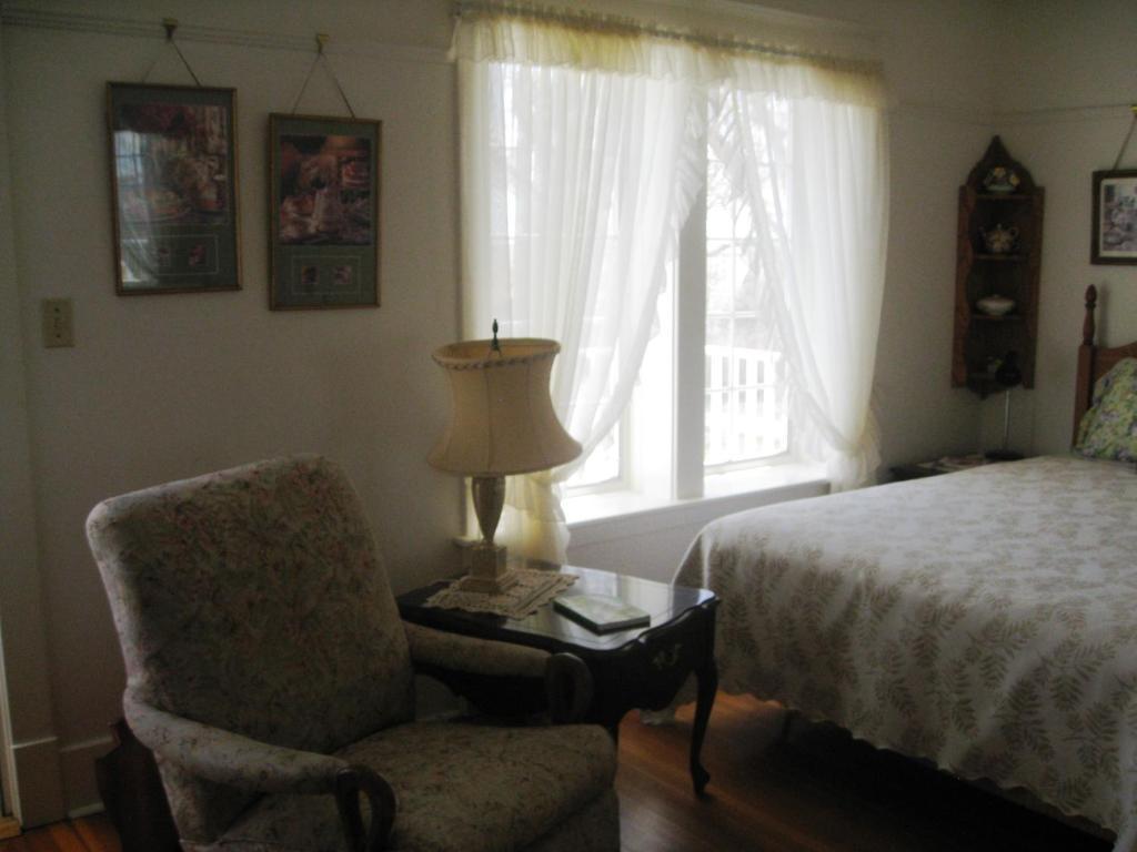 Sproule Heritage Bed & Breakfast Стратмор Екстериор снимка