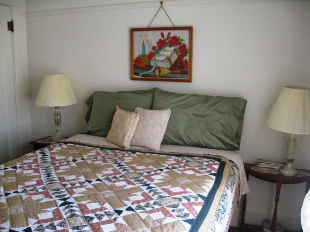 Sproule Heritage Bed & Breakfast Стратмор Екстериор снимка