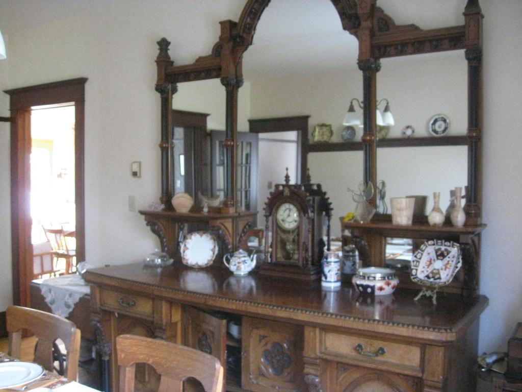 Sproule Heritage Bed & Breakfast Стратмор Екстериор снимка