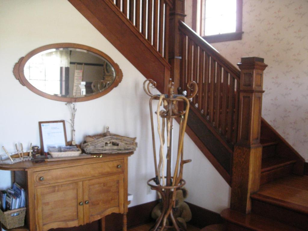 Sproule Heritage Bed & Breakfast Стратмор Екстериор снимка