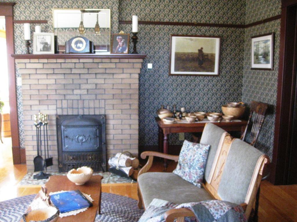 Sproule Heritage Bed & Breakfast Стратмор Екстериор снимка