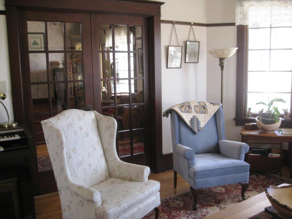Sproule Heritage Bed & Breakfast Стратмор Екстериор снимка